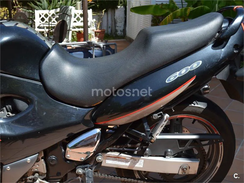 Suzuki Bandit 600 - Vista 4