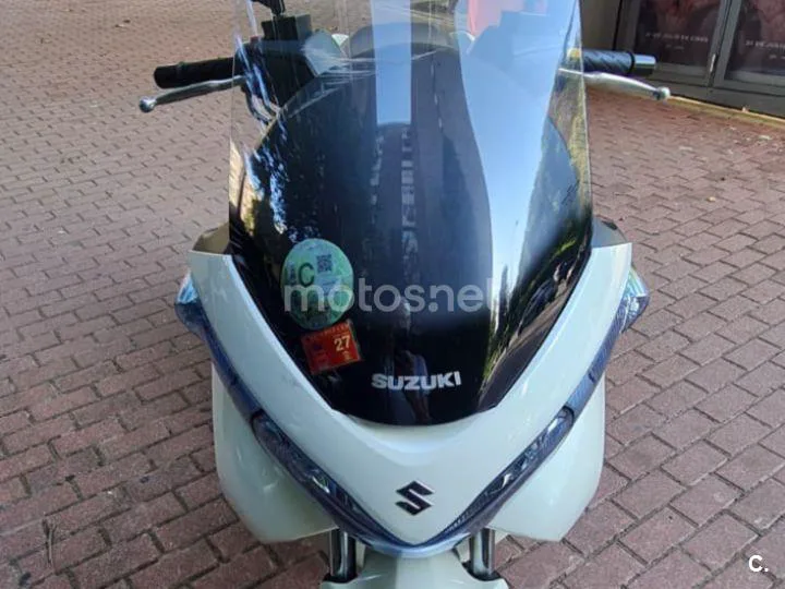 Suzuki Burgman 200 - Vista 4