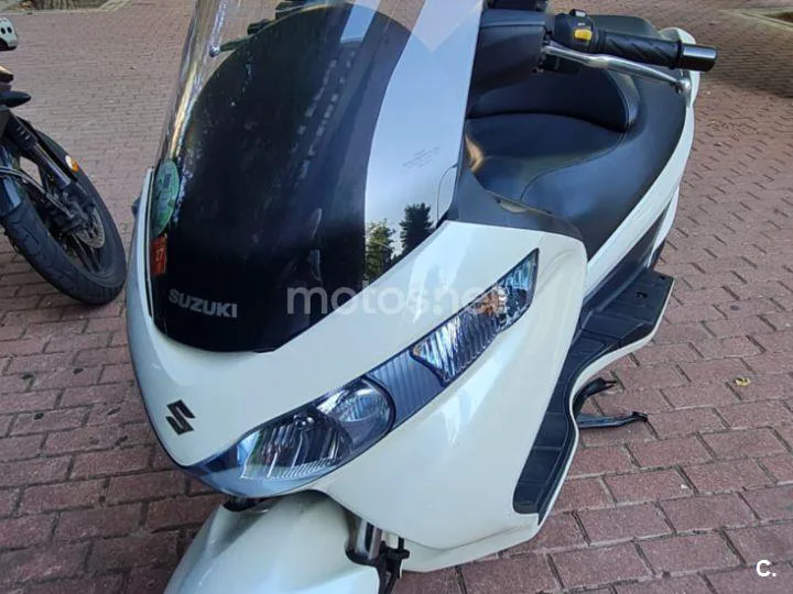 Suzuki Burgman 200 - Vista 8