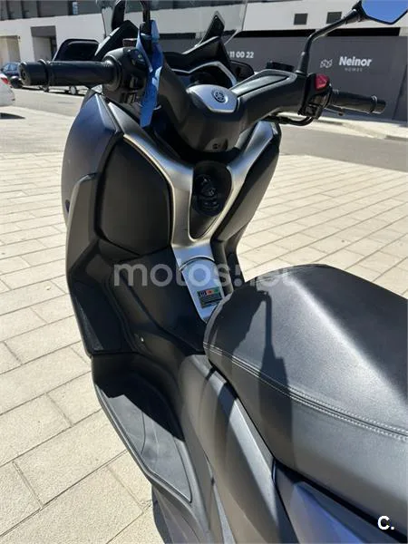 Yamaha XMAX 300 - Vista 11