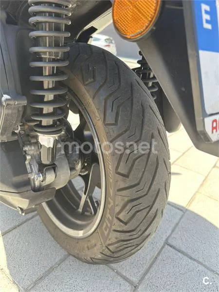 Yamaha XMAX 300 - Vista 14