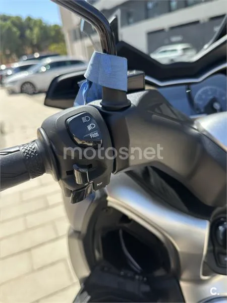 Yamaha XMAX 300 - Vista 17