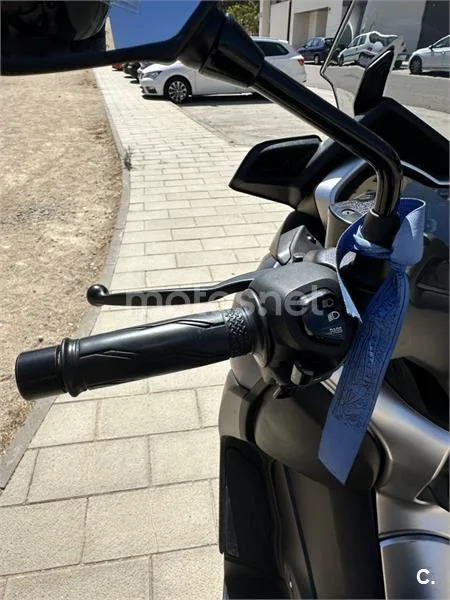 Yamaha XMAX 300 - Vista 20