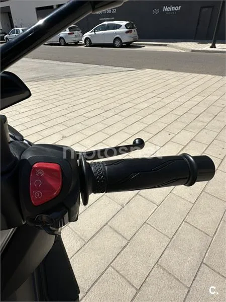 Yamaha XMAX 300 - Vista 22