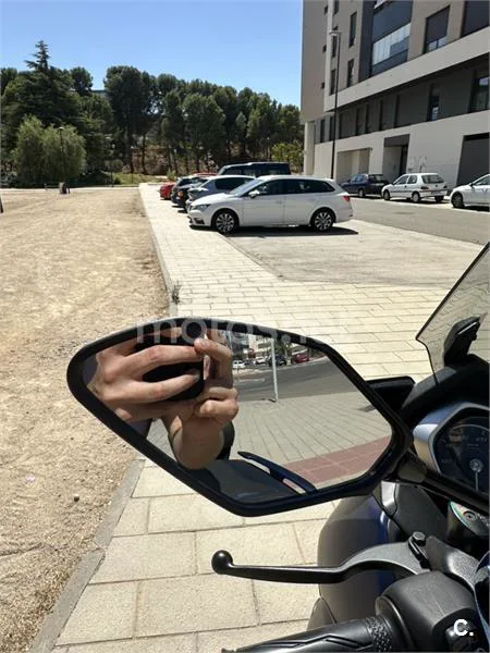 Yamaha XMAX 300 - Vista 35