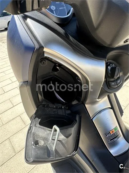 Yamaha XMAX 300 - Vista 37