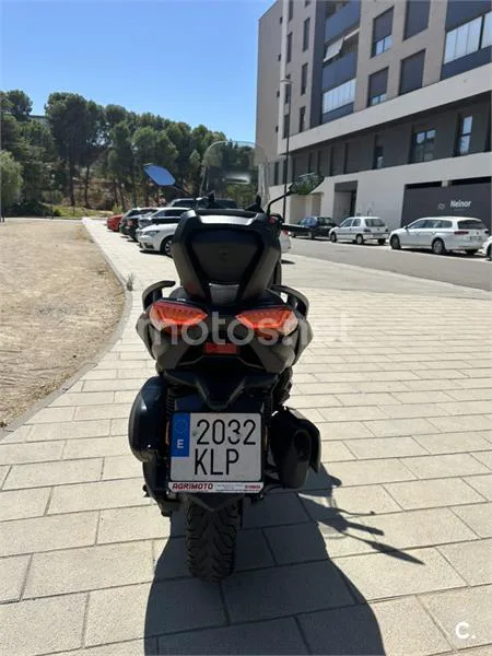Yamaha XMAX 300 - Vista 9