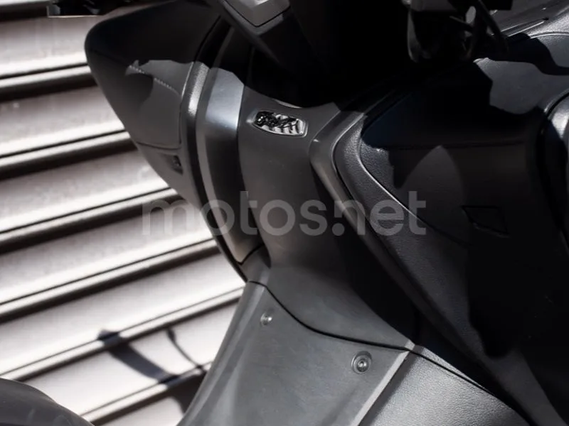 Yamaha TMAX 560 - Vista 11