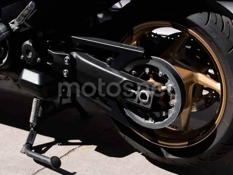 Yamaha TMAX 560 - Vista 18