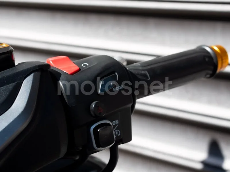 Yamaha TMAX 560 - Vista 19