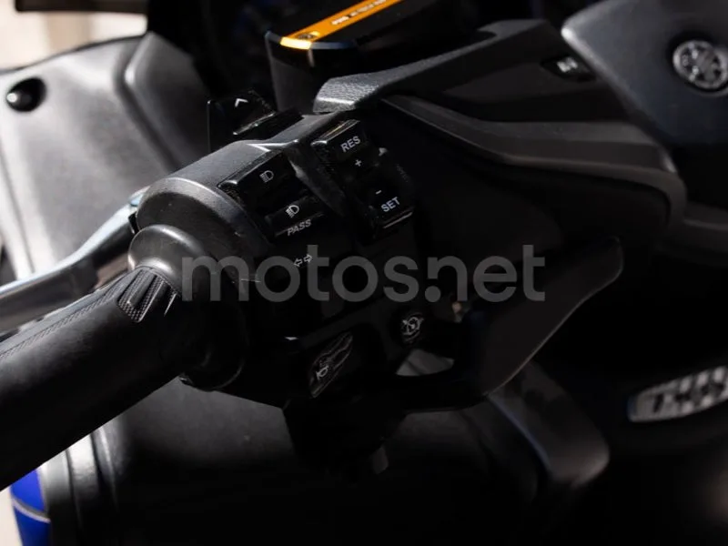 Yamaha TMAX 560 - Vista 20