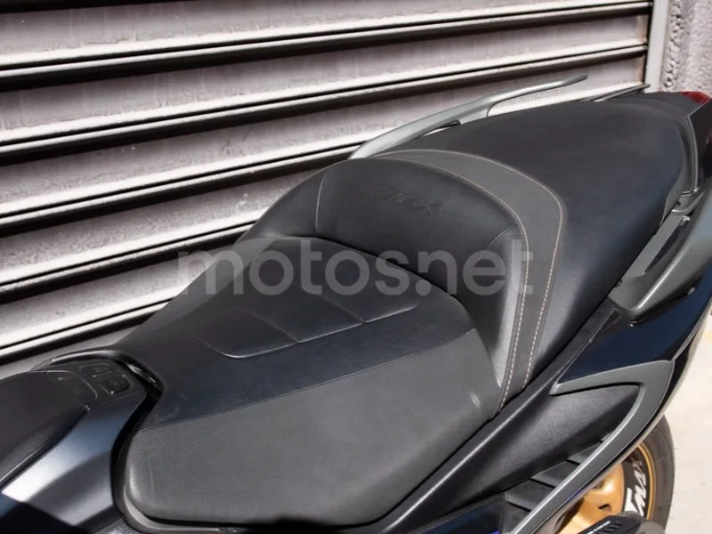 Yamaha TMAX 560 - Vista 22