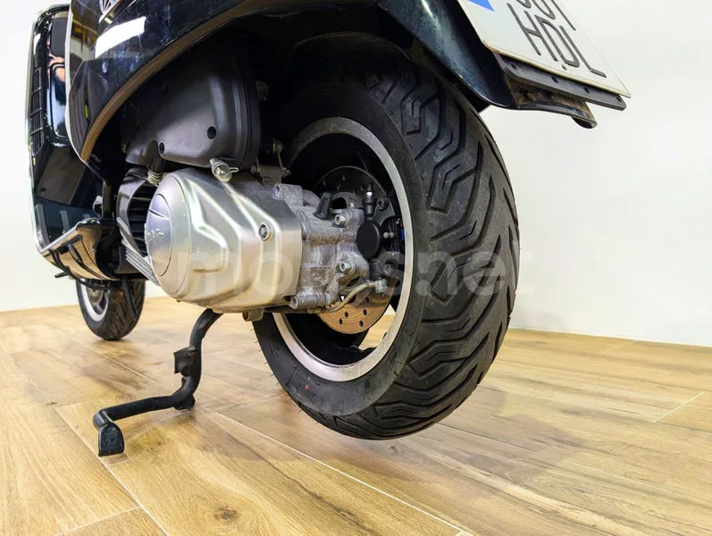 Vespa GTS 125 - Vista 10