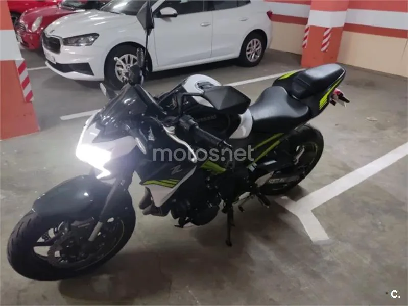 Kawasaki Z900 - Vista 3