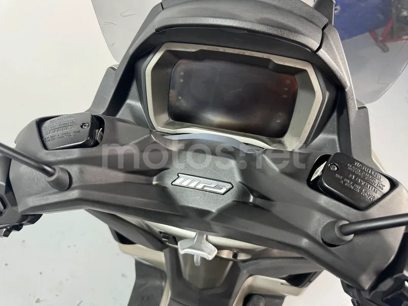 Piaggio MP3 - Vista 15