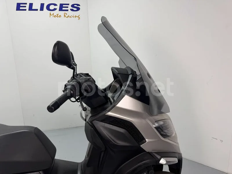 Piaggio MP3 - Vista 3
