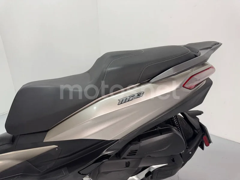 Piaggio MP3 - Vista 21