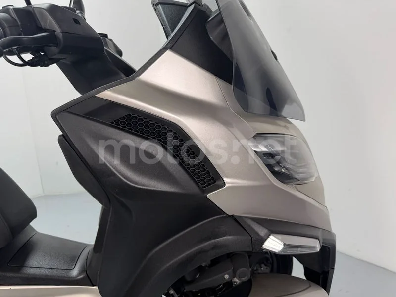Piaggio MP3 - Vista 4