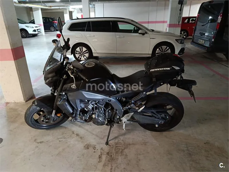 Yamaha MT-09 7600 € 2022 Araba - 2