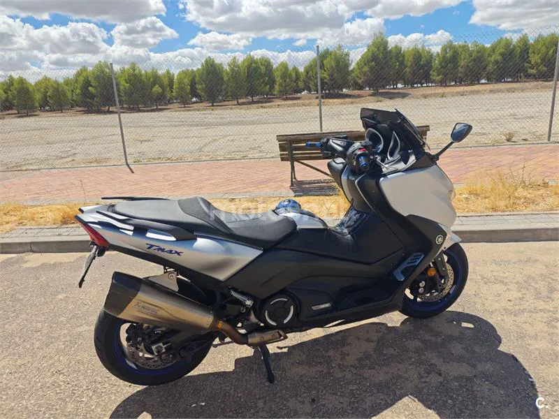 Yamaha TMAX - Vista 12