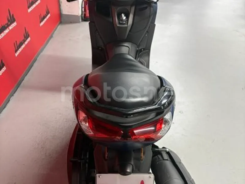 Yamaha NMAX - Vista 9