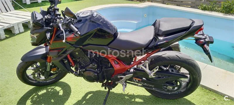 Honda CB750 Hornet - Vista 5