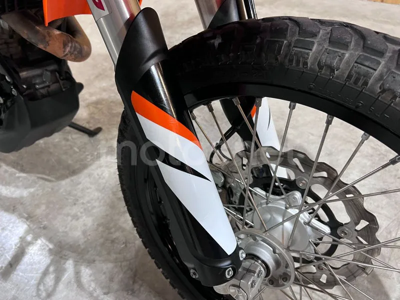 KTM 690 Enduro R - Vista 16