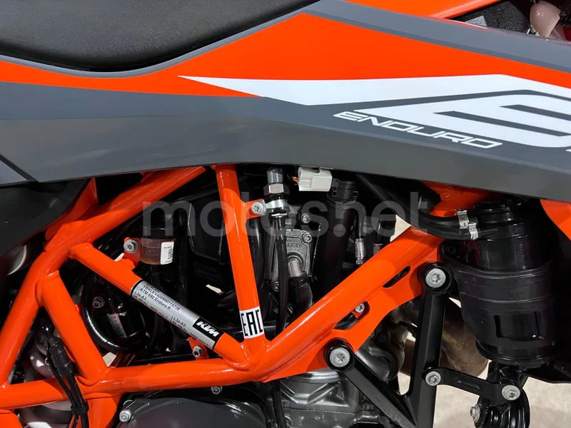 KTM 690 Enduro R - Vista 25