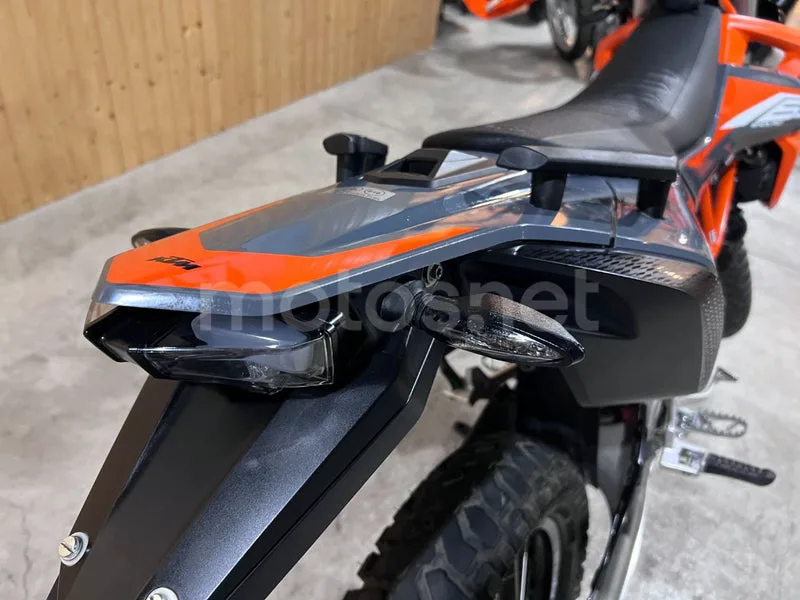KTM 690 Enduro R - Vista 40