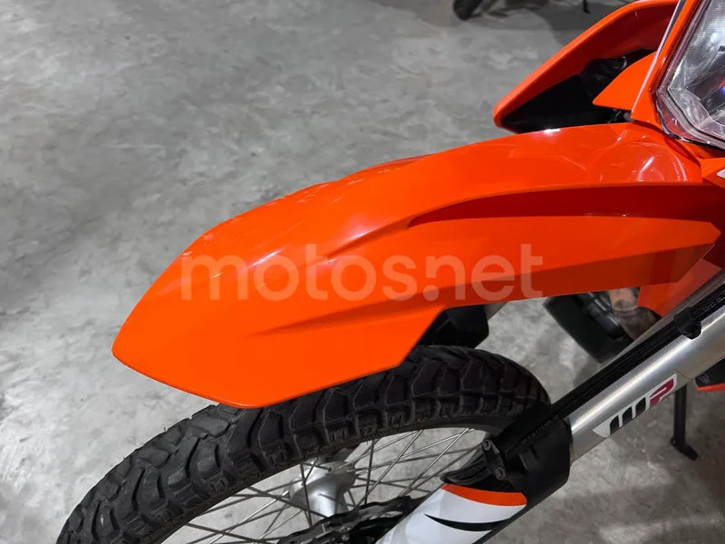 KTM 690 Enduro R - Vista 45