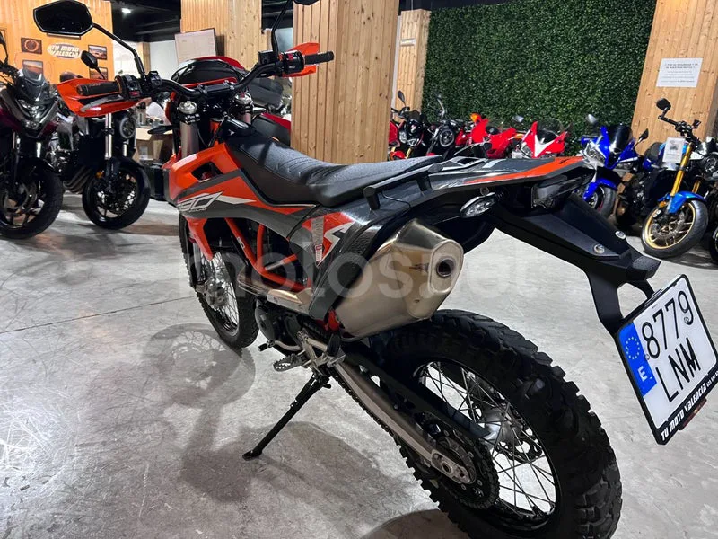 KTM 690 Enduro R - Vista 6