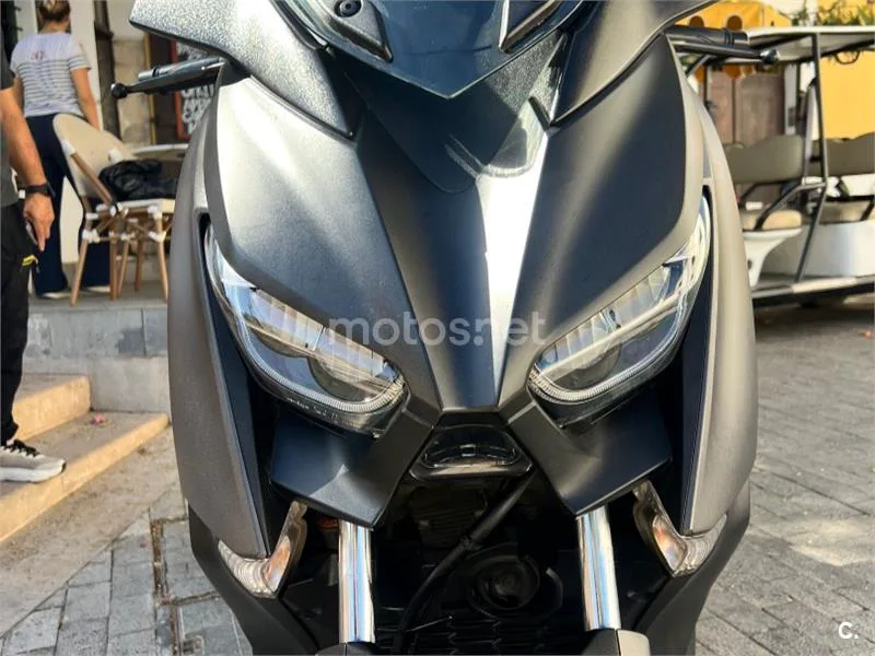 Yamaha XMAX 300 - Vista 4