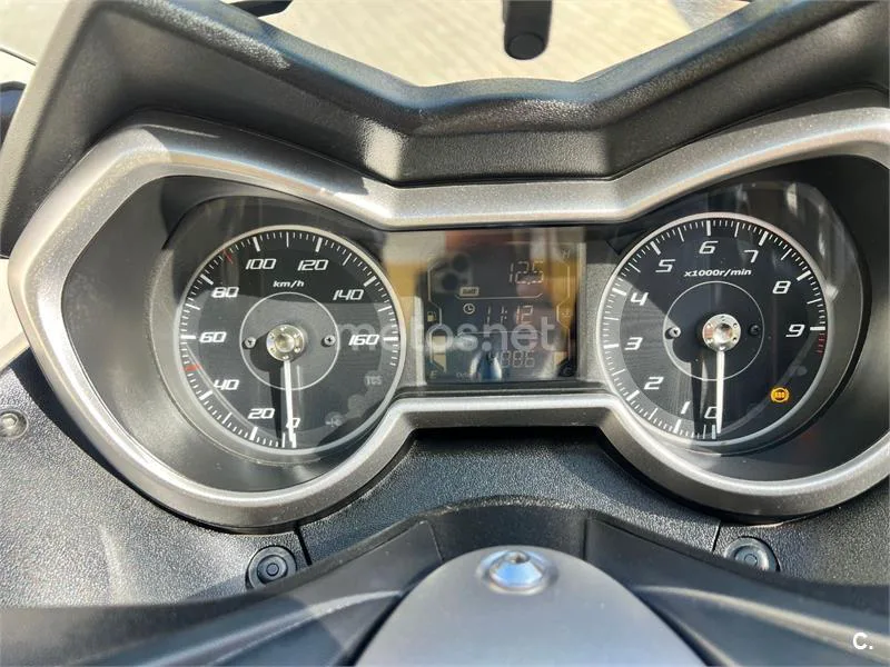 Yamaha XMAX 300 - Vista 5