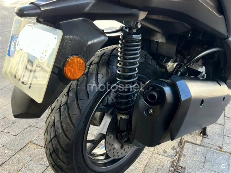 Yamaha XMAX 300 - Vista 9