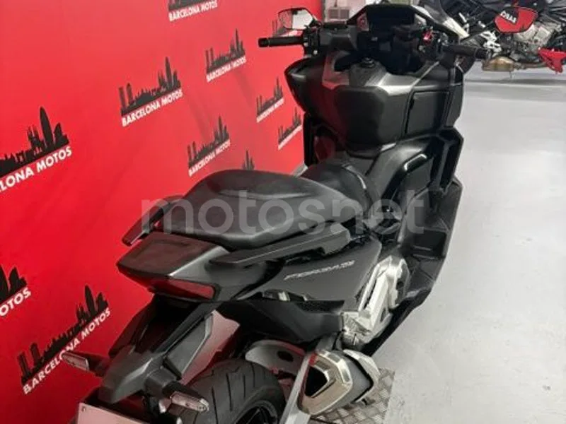Honda Forza 750 - Vista 7
