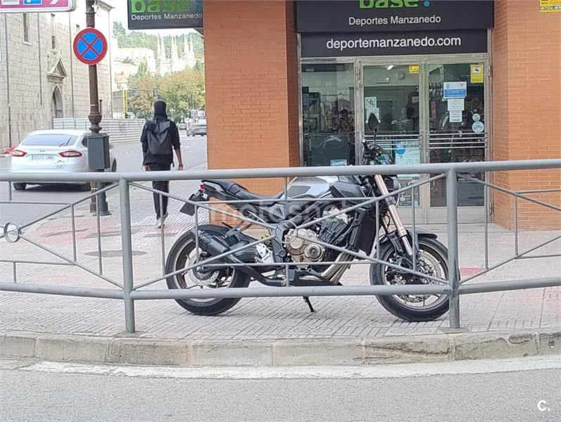 Honda CB650R - Vista 5