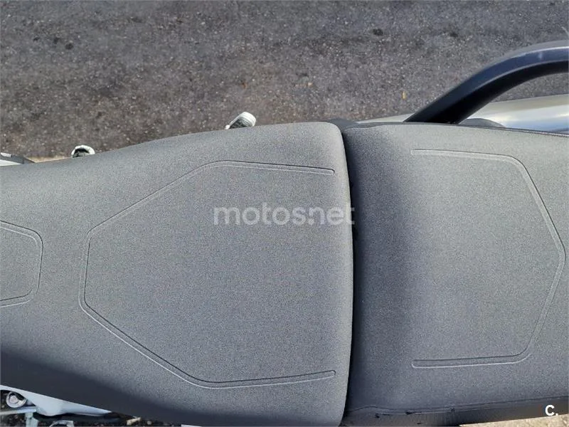 Triumph Tiger 900 - Vista 12
