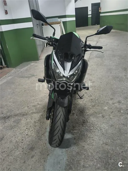 Kawasaki Z800 - Vista 3