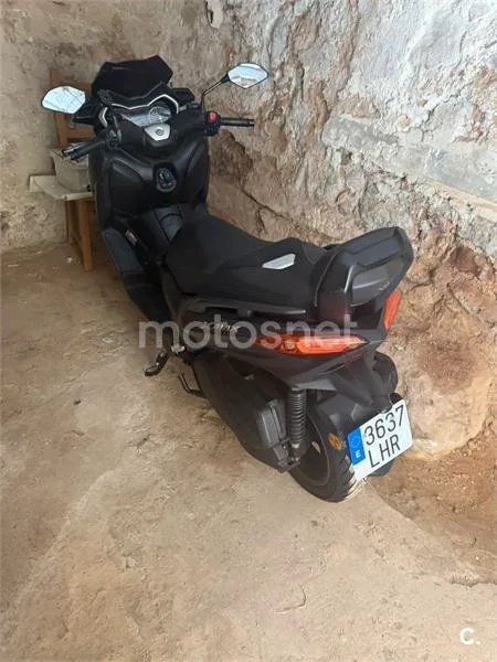 Yamaha XMAX 300 - Vista 4