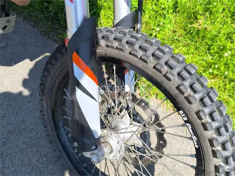KTM 690 Enduro R - Vista 12