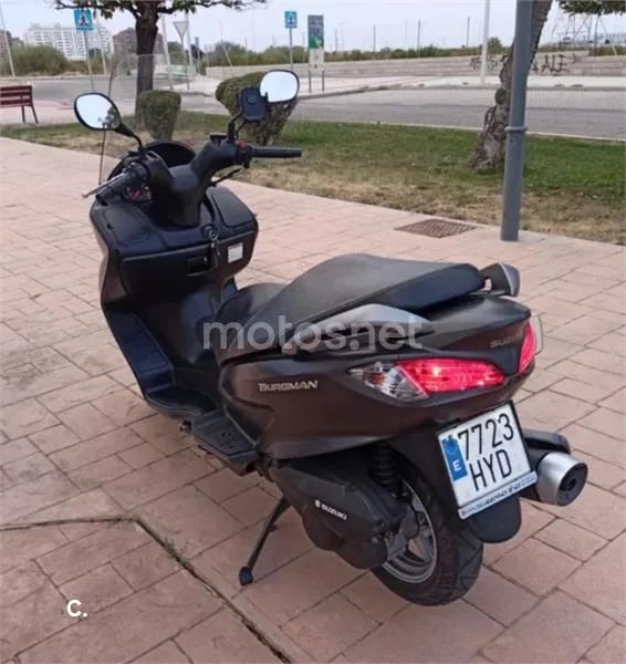 Suzuki Burgman 125 - Vista 7