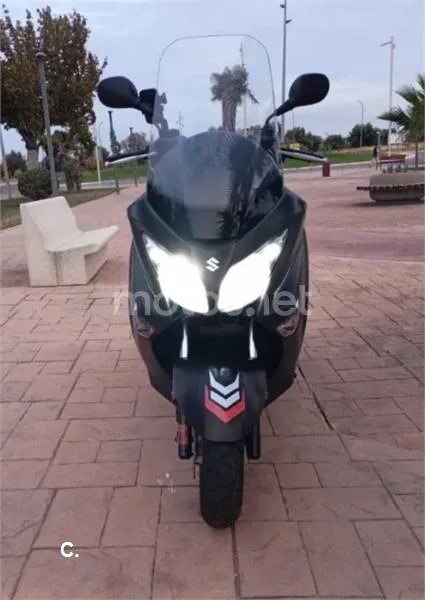 Suzuki Burgman 125 - Vista 8