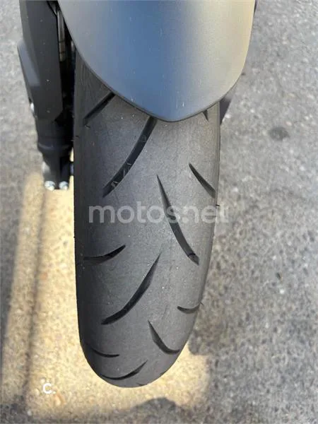 Honda CB750 Hornet - Vista 3