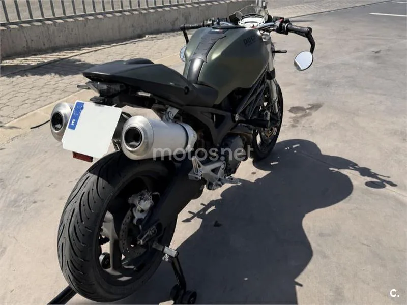 Ducati Monster 696 - Vista 3