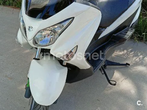 Suzuki Burgman 125 - Vista 4