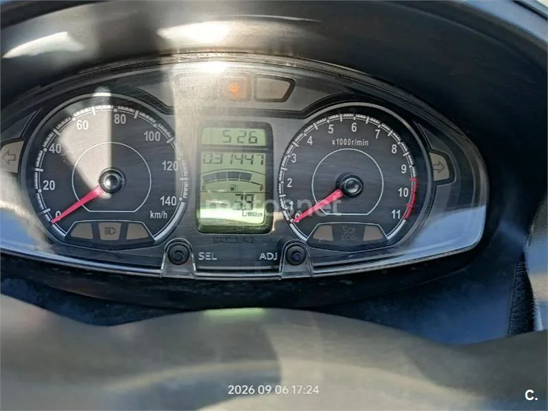Suzuki Burgman 125 - Vista 7