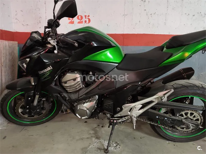 Kawasaki Z800 - Vista 3