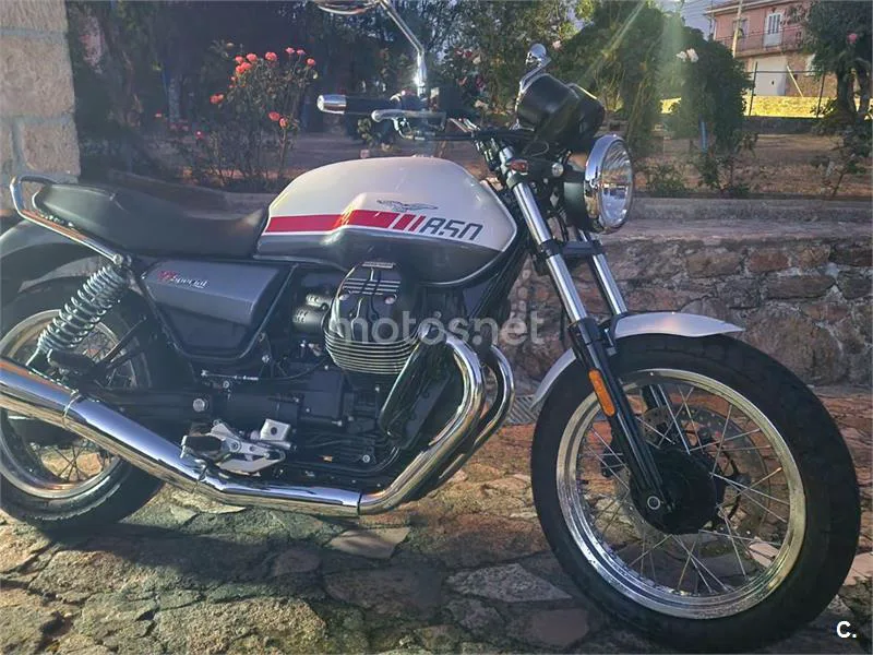 Moto Guzzi V7 - Vista 3
