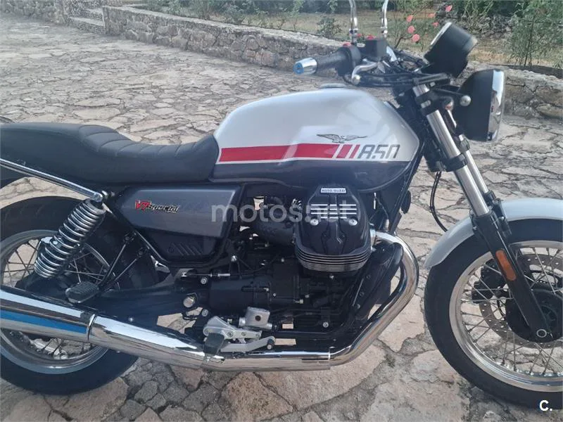 Moto Guzzi V7 - Vista 4