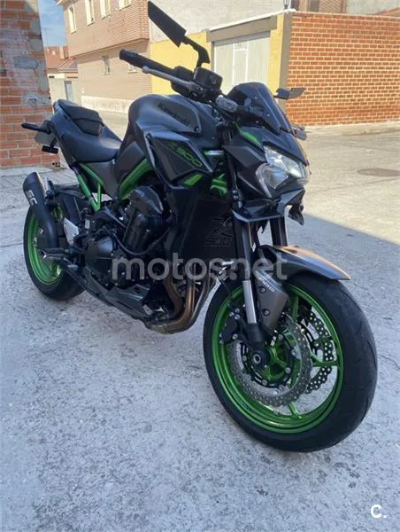 Kawasaki Z900 - Vista 3
